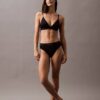 Bikini con logotipo moderno para las partes de abajo Bikini con logotipo moderno para las partes de abajo