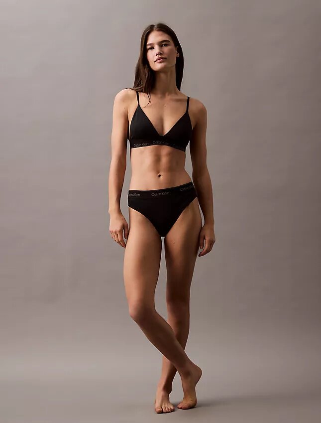 Bikini con logotipo moderno para las partes de abajo Bikini con logotipo moderno para las partes de abajo