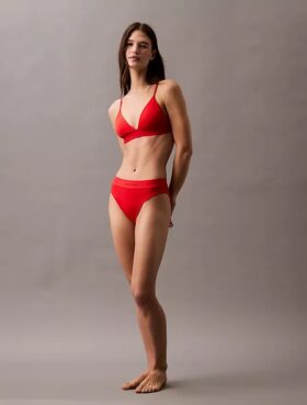 Bikini con logotipo moderno para las partes de abajo