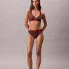 Bikini con logotipo moderno para las partes de abajo Bikini con logotipo moderno para las partes de abajo