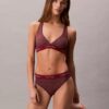 Bikini con logotipo moderno para las partes de abajo Bikini con logotipo moderno para las partes de abajo