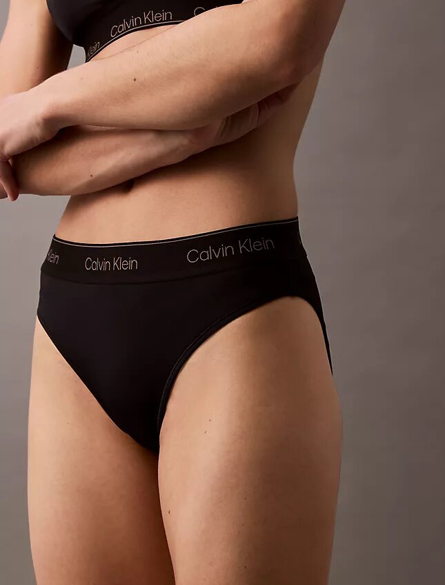 Bikini con logotipo moderno para las partes de abajo Bikini con logotipo moderno para las partes de abajo