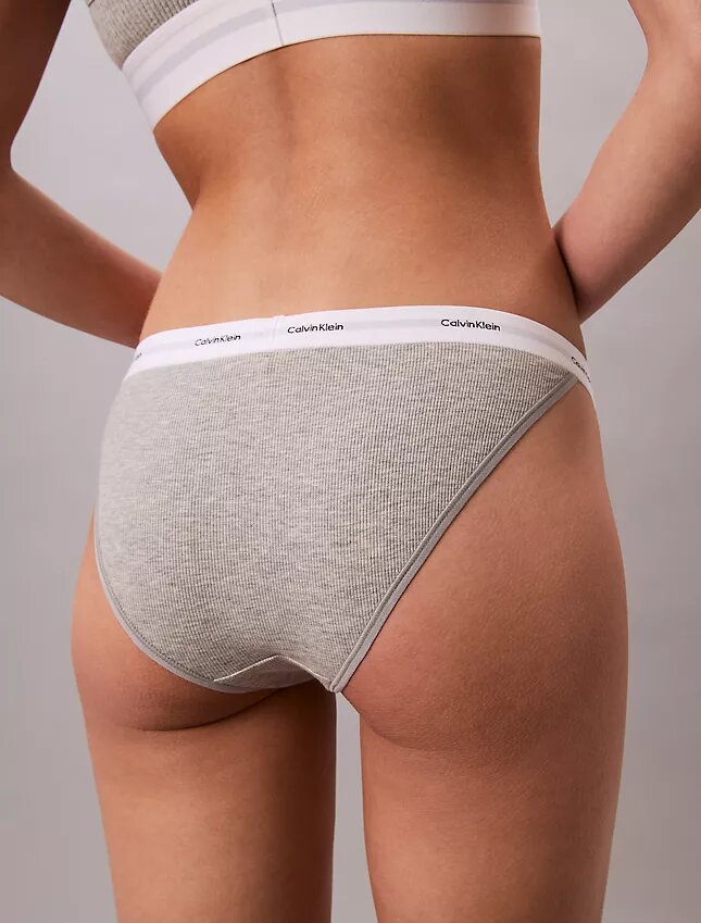 Bikini tanga de algodón elástico acanalado Bikini tanga de algodón elástico acanalado