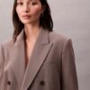 Blazer de doble botonadura en mezcla de gabardina de lana Blazer de doble botonadura en mezcla de gabardina de lana