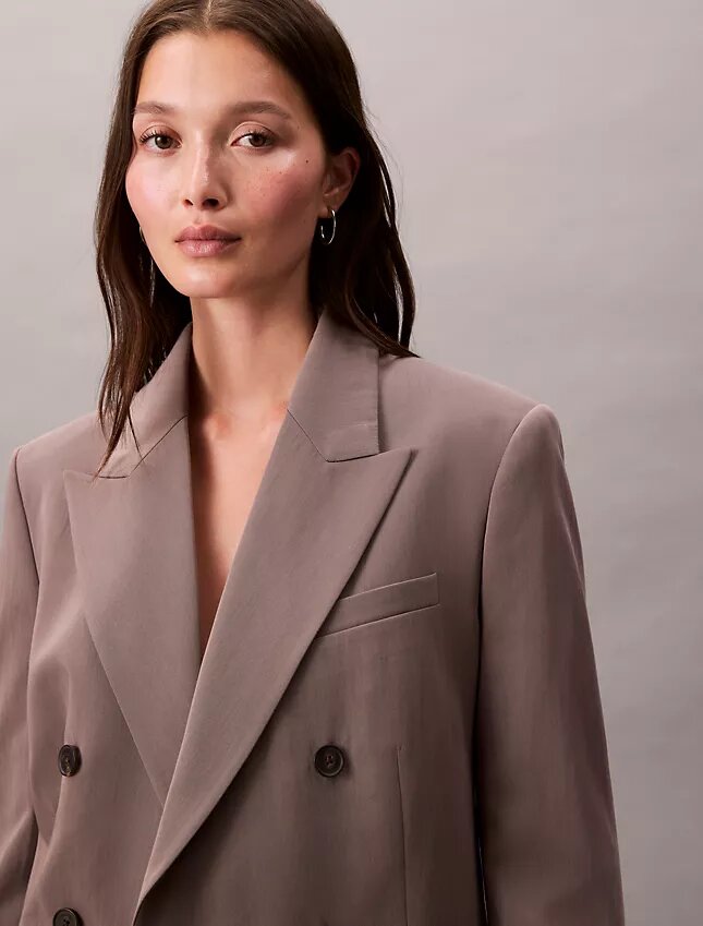 Blazer de doble botonadura en mezcla de gabardina de lana Blazer de doble botonadura en mezcla de gabardina de lana