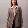 Blazer de doble botonadura en mezcla de gabardina de lana Blazer de doble botonadura en mezcla de gabardina de lana