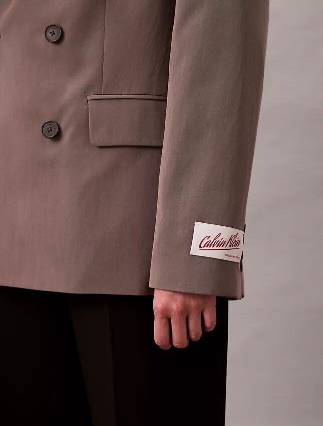Blazer de doble botonadura en mezcla de gabardina de lana Blazer de doble botonadura en mezcla de gabardina de lana