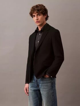 Blazer entallado de gabardina de lana