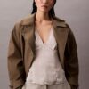 Blusa de satén estampado con cuello en V Blusa de satén estampado con cuello en V