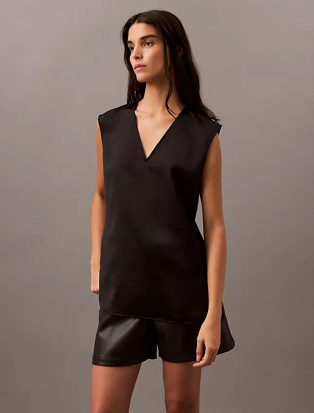 Blusa sin mangas de satén con cuello en V Blusa sin mangas de satén con cuello en V