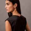 Blusa sin mangas de satén con cuello en V Blusa sin mangas de satén con cuello en V