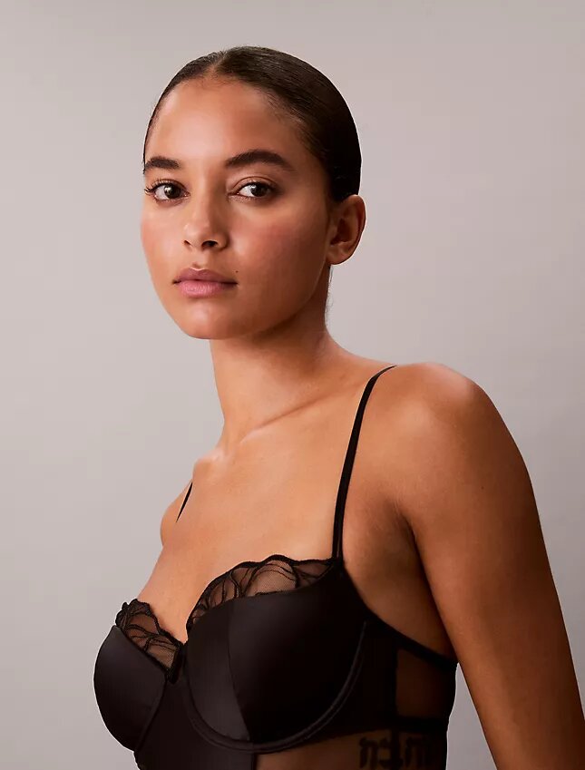 Body de encaje floral negro de CK Black Body de encaje floral negro de CK Black