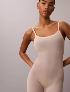 Body minimalista de malla hasta la mitad del muslo