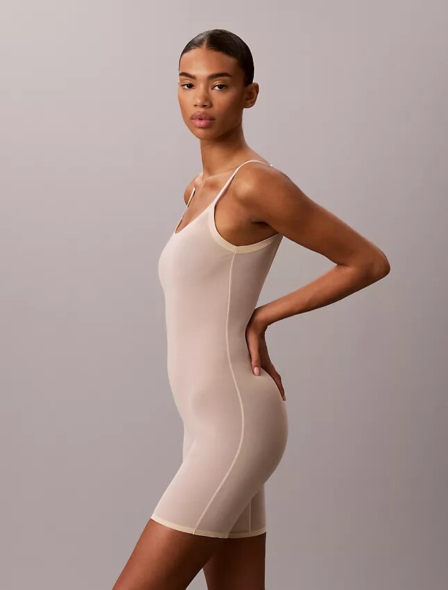 Body minimalista de malla hasta la mitad del muslo Body minimalista de malla hasta la mitad del muslo