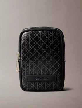 Bolsa con cremallera y logotipo en todo el diseño