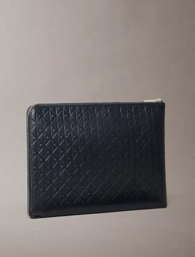 Bolsa con cremallera y logotipo en todo el diseño