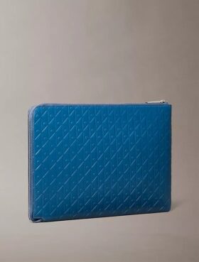 Bolsa con cremallera y logotipo en todo el diseño