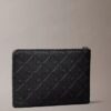 Bolsa con logotipo en relieve