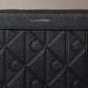 Bolsa con logotipo en relieve