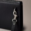 Bolsa con logotipo en relieve