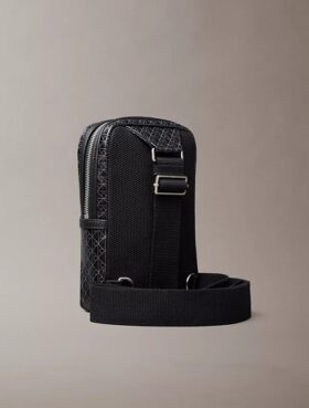 Bolso bandolera con logotipo en todo el diseño