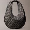 Bolso bandolera con media luna y Monogram integral Bolso bandolera con media luna y Monogram integral