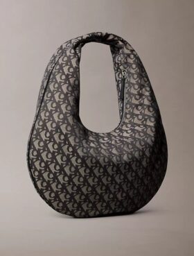 Bolso bandolera con media luna y Monogram integral