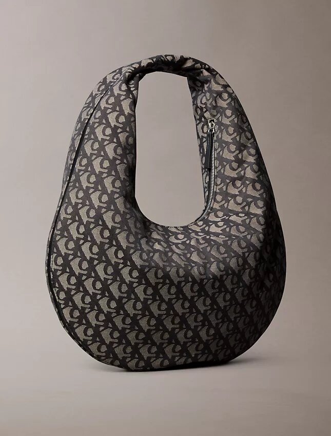 Bolso bandolera con media luna y Monogram integral Bolso bandolera con media luna y Monogram integral