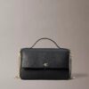 Bolso bandolera con solapa y Monogram minimalista Bolso bandolera con solapa y Monogram minimalista