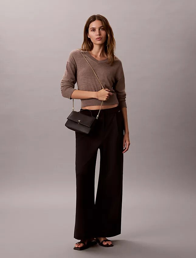 Bolso bandolera con solapa y Monogram minimalista Bolso bandolera con solapa y Monogram minimalista