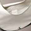 Bolso bandolera convertible con forma curvada Bolso bandolera convertible con forma curvada