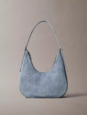 Bolso bandolera de Denim con logotipo en forma de media luna