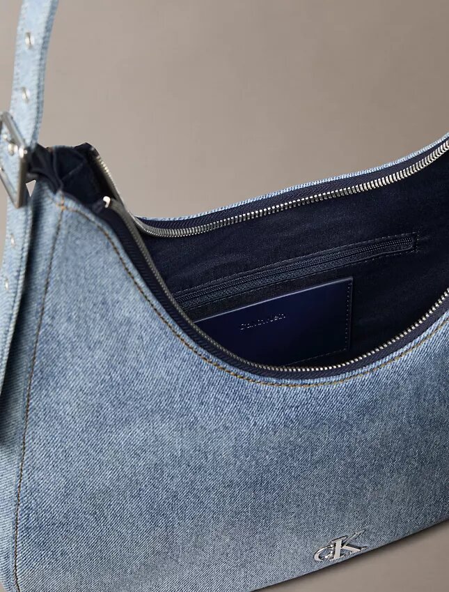 Bolso bandolera de Denim con logotipo en forma de media luna Bolso bandolera de Denim con logotipo en forma de media luna
