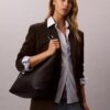 Bolso bandolera mediano de piel holgado Bolso bandolera mediano de piel holgado
