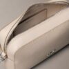 Bolso bandolera minimalista para móvil con Monogram Bolso bandolera minimalista para móvil con Monogram