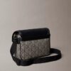 Bolso bandolera pequeño con emblema jacquard