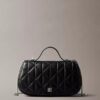 Bolso con asas de cadena y logotipo acolchado