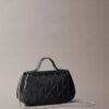Bolso con asas de cadena y logotipo acolchado