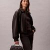 Bolso con asas de cadena y logotipo acolchado