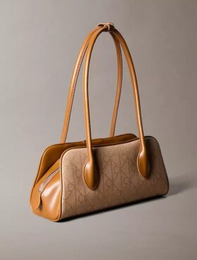 Bolso de hombro con estampado jacquard del logotipo en todo el diseño