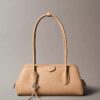 Bolso de hombro con logotipo