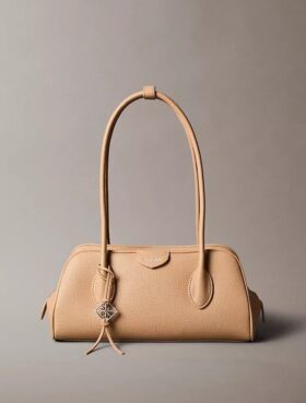 Bolso de hombro con logotipo