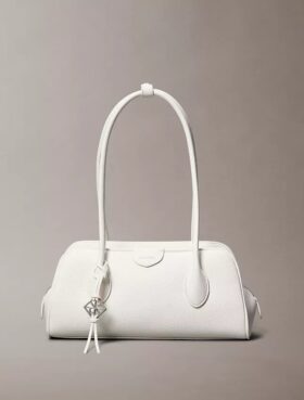 Bolso de hombro con logotipo