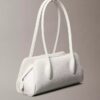 Bolso de hombro con logotipo