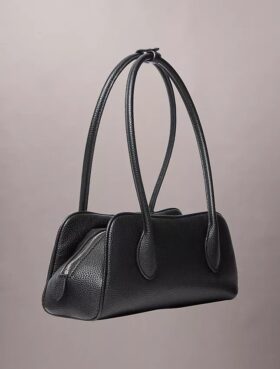 Bolso de hombro con logotipo