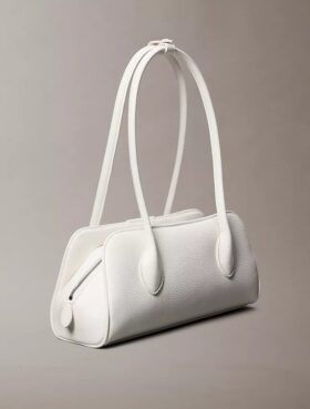 Bolso de hombro con logotipo