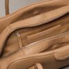 Bolso de hombro con logotipo