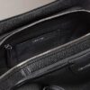 Bolso de hombro con logotipo