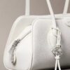 Bolso de hombro con logotipo