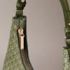 Bolso de hombro con logotipo estampado por toda la superficie Bolso de hombro con logotipo estampado por toda la superficie